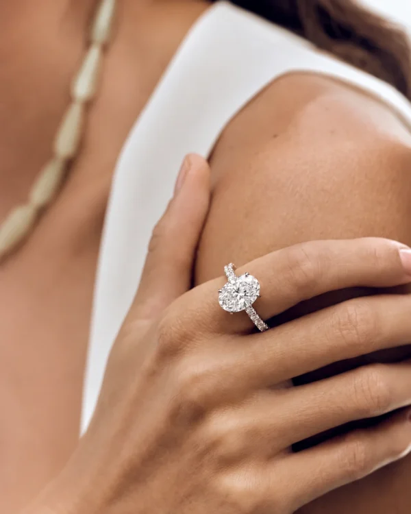 3 Karat Céliane Oval Kesim Pırlanta Yüzük