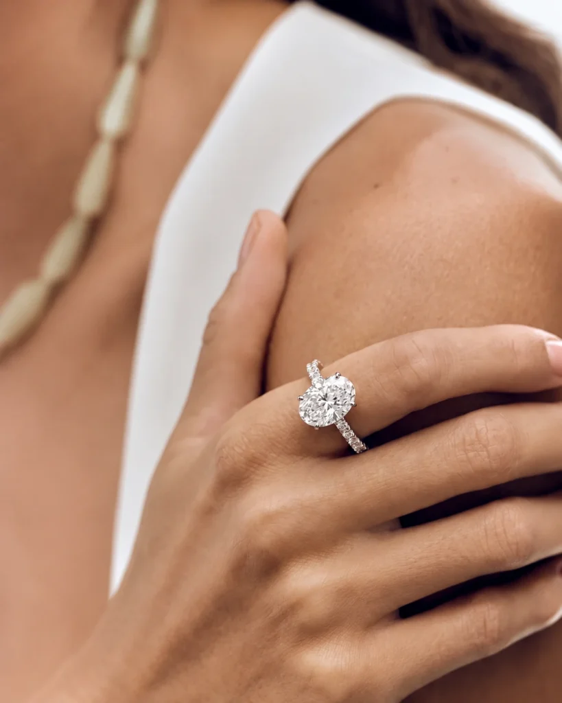 3 Karat Céliane Oval Kesim Pırlanta Yüzük