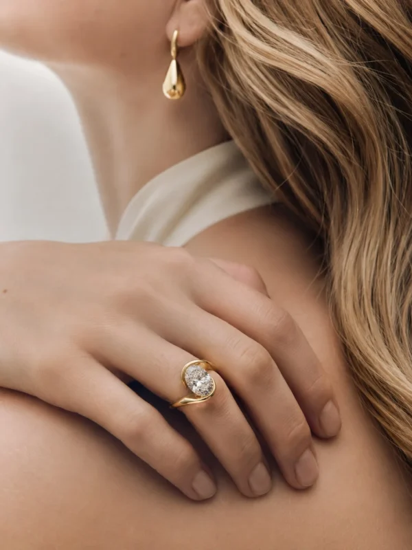 3 karat Aurélia Oval Kesim Pırlanta Yüzük