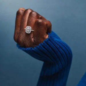 1 Karat Victoria Emerald Cut Halo Baget Pırlanta Yüzük